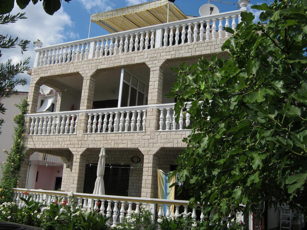 Apartments Nestor Tribunj  Exterior photo